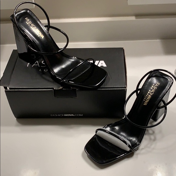 NWT Fashion Nova Black Heel size 9 - Picture 2 of 5